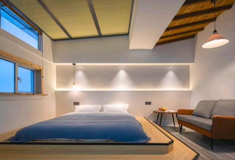 Quarto Superior, Geometric  Home White Space B&b