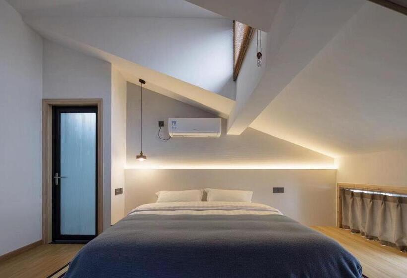 Номер Superior, Geometric  Home White Space B&b