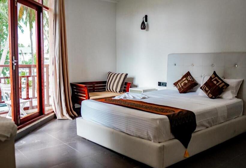 اتاق لوکس با بالکن و چشم‌انداز دریا, Silver Oasis Maldives