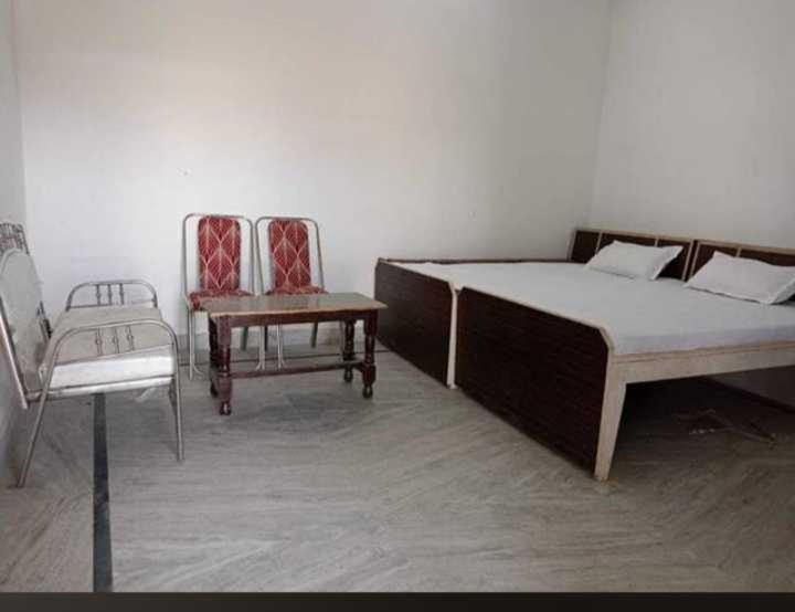 Трехместный Номер Классика, Oyo Deewan Banquets & Resort