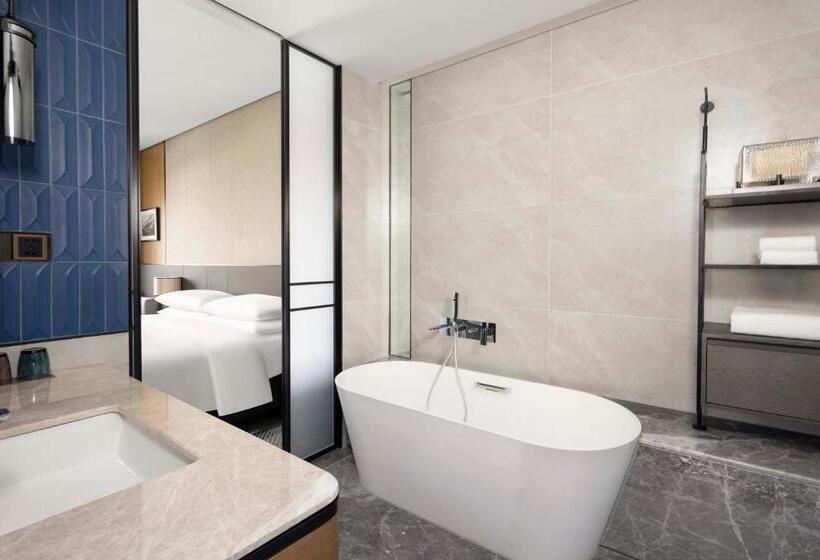 Номер Deluxe, Sheraton Pujiang