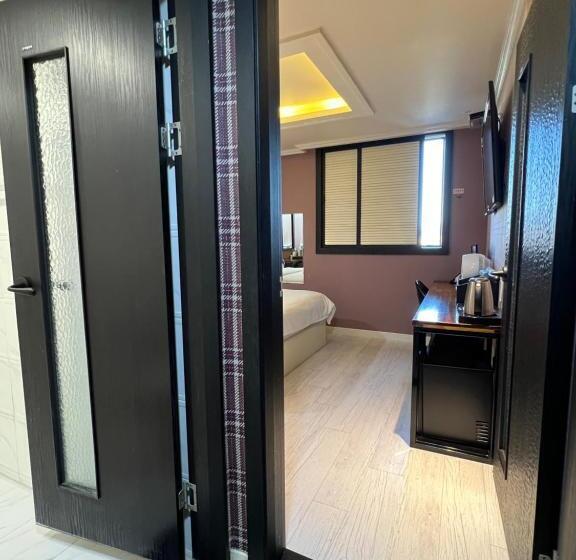 Номер Стандарт, Jjak Motel
