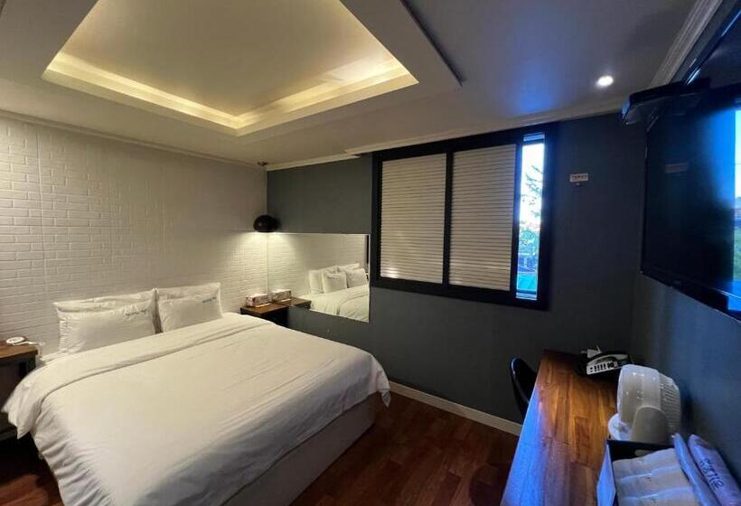 Номер Стандарт, Jjak Motel
