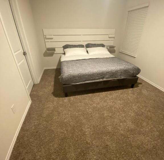 Стандартный Номер Кровать Кинг, Cozy Room In A Quiet House For Professionals / Business Travel