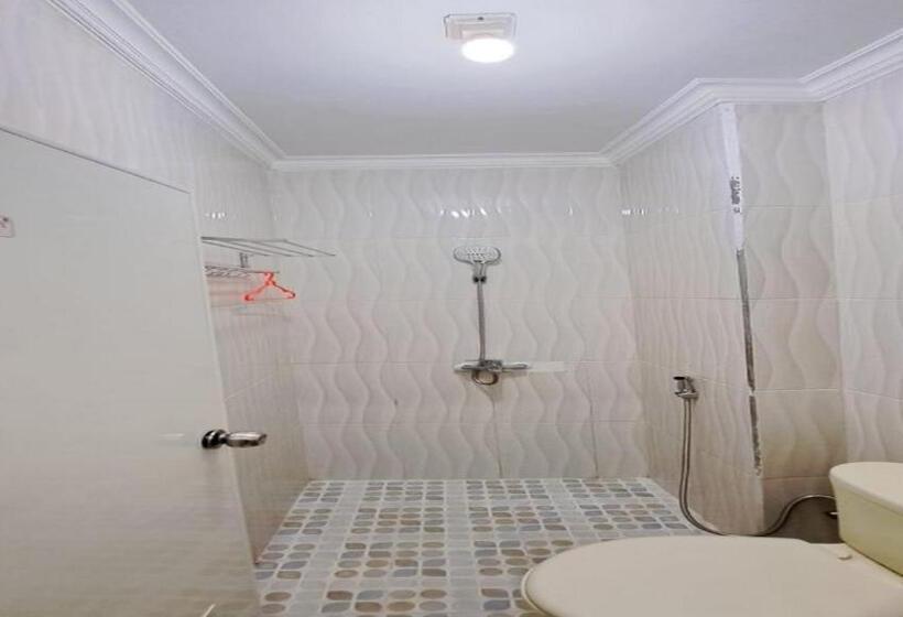 Номер Deluxe, Guest House Nusa Indah Batu Malang