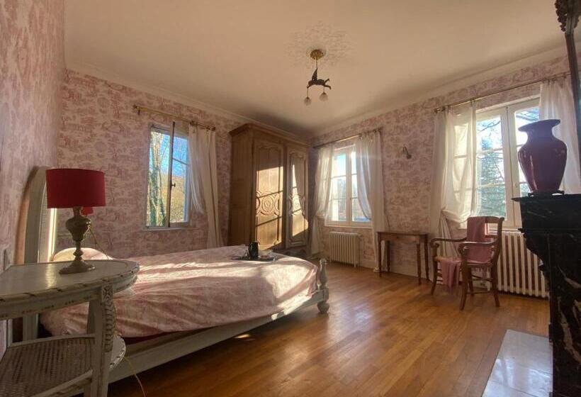 Семейный Номер, Château De Roberville
