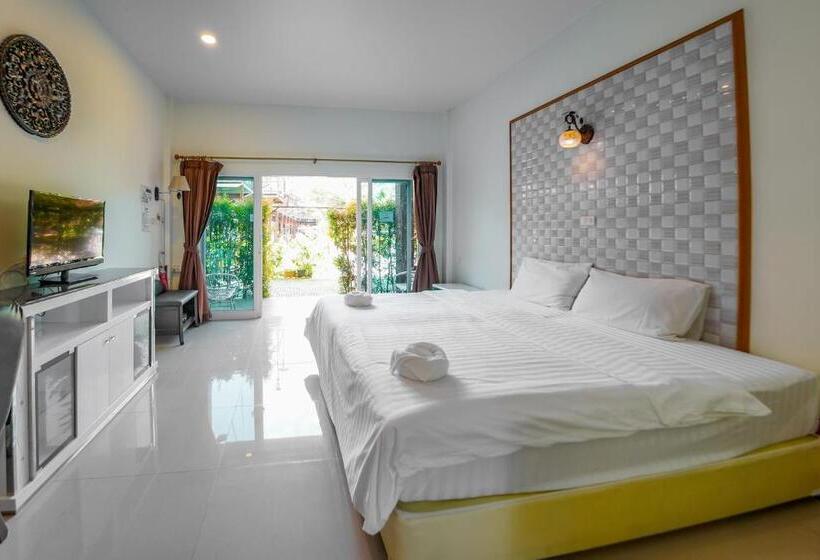 Номер Deluxe, Happy Garden Resort Betong