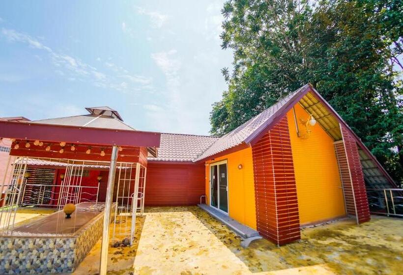 غرفة ديلوكس مزودة بشرفة, Happy Garden Resort Betong