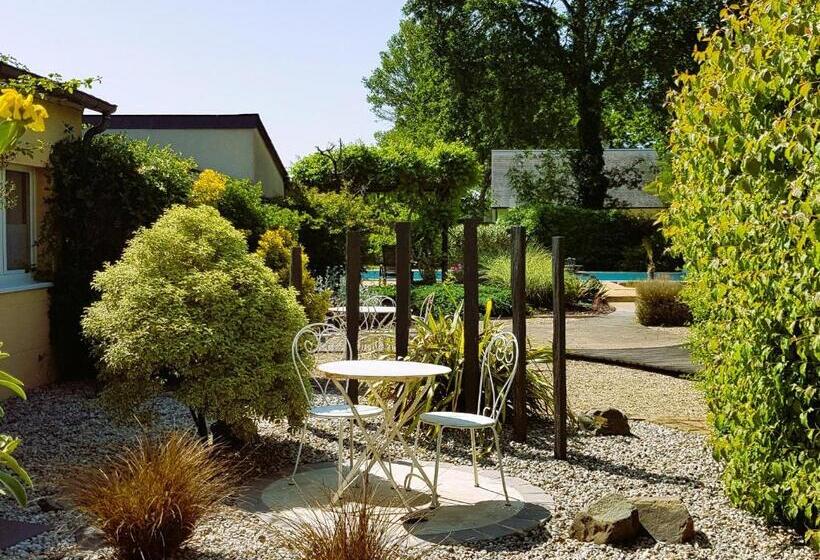 Семейный Номер, Maison D Hôtes Avec Piscine Près Du Mans, Idéale Pour Groupes Et Séminaires, Espaces Verts Et Confor