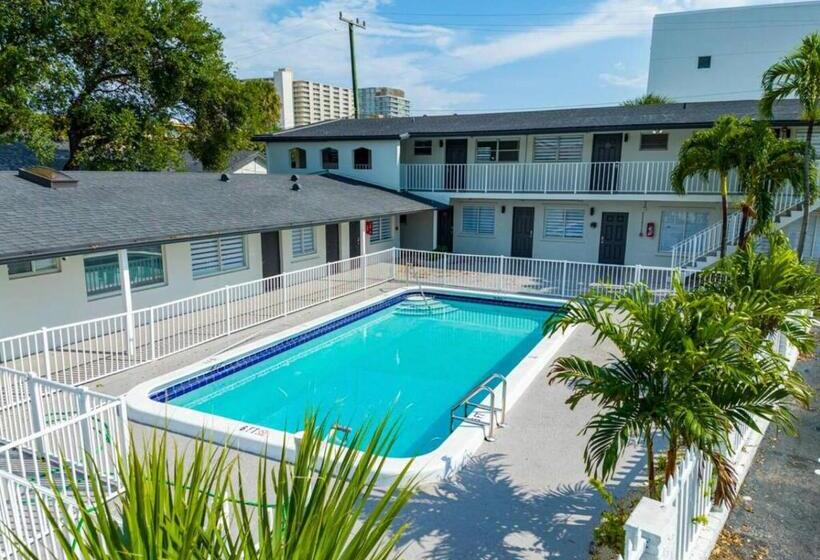 스탠다드 룸, Room In Guest Room   Elegant Remodeled Beach Hotel   05