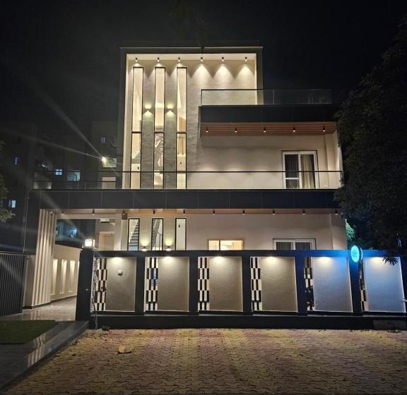 Номер Deluxe с Балконом, The Lodgers Boutique Hotel Near India Expo Centre & Mart Greater Noida
