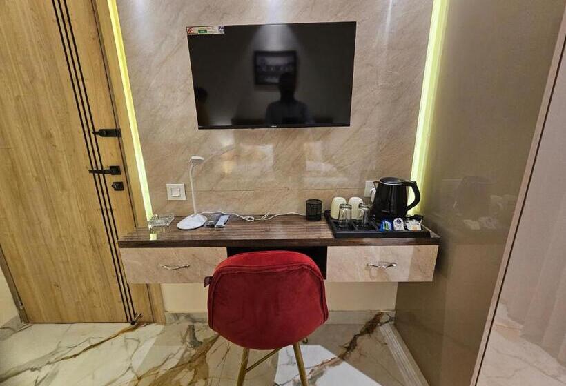 Номер Deluxe с Балконом, The Lodgers Boutique Hotel Near India Expo Centre & Mart Greater Noida