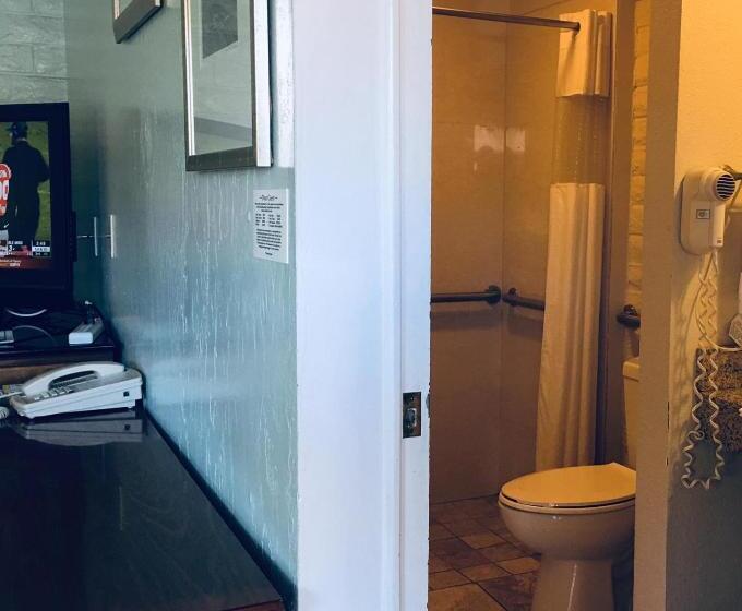 适合残疾人士使用的带超级大床的标准间, Hitching Post Studios Inn