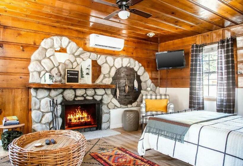 Chata, Lakewood Cabins