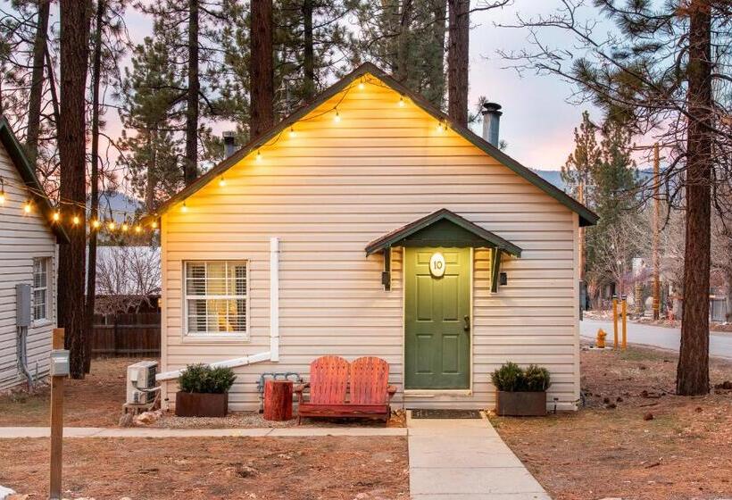 Studio Rodzinne, Lakewood Cabins