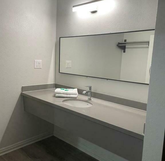 스탠다드 룸 킹사이즈 침대, Travelodge By Wyndham Fairplex Pomona