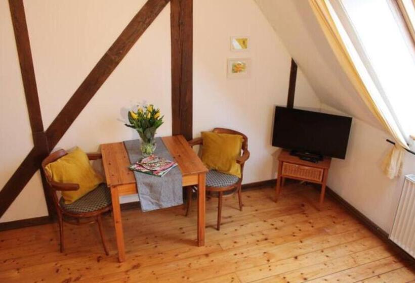 Номер Стандарт Вид на Сад, Das Abendrote Haus