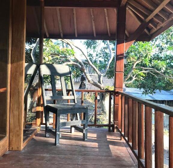 Номер Стандарт с Террасой, Muni S Lombok Bungalow