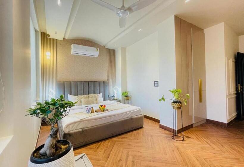 اتاق لوکس, Premium Suites In Malviya Nagar