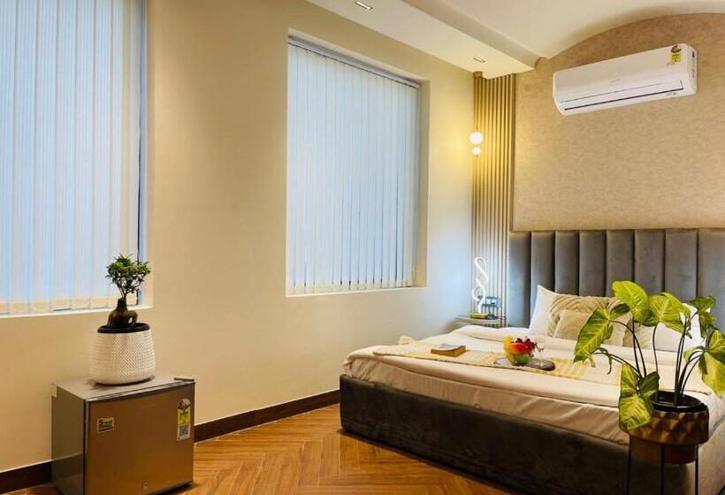 اتاق لوکس, Premium Suites In Malviya Nagar