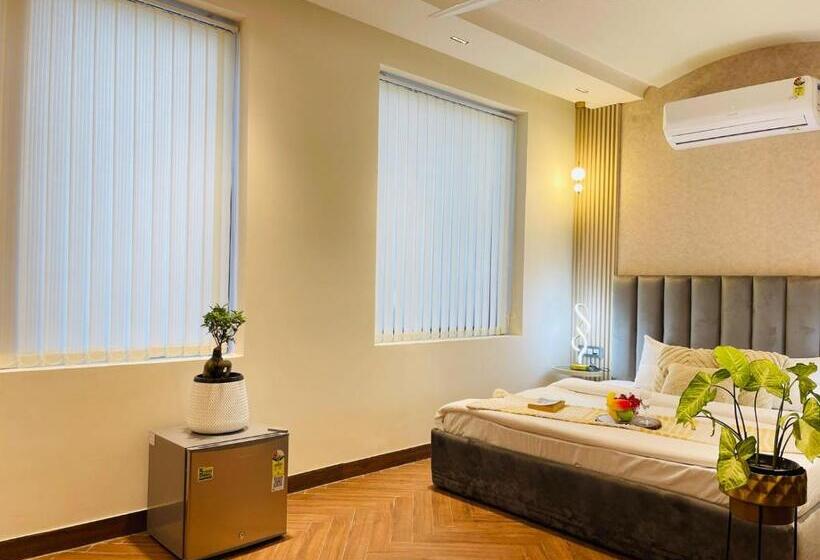اتاق لوکس, Premium Suites In Malviya Nagar