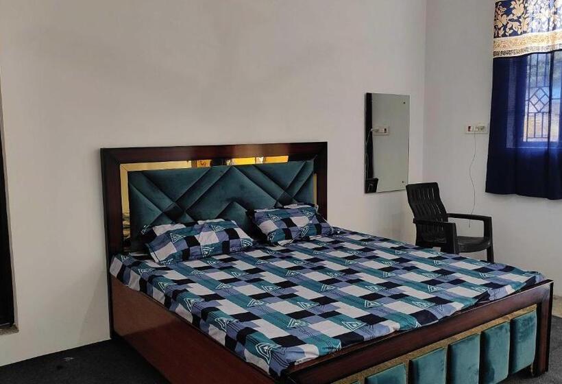 Трехместный Номер Классика, Oyo Hotel New Diamond