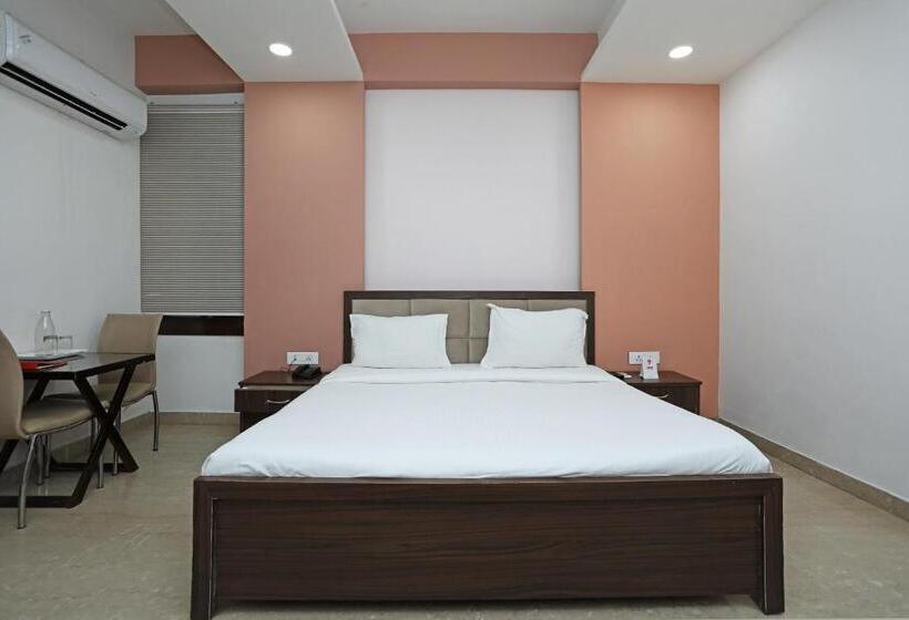 اتاق کلاسیک سه تخته, Oyo Hotel Raj Palace