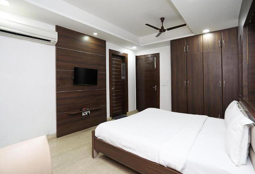 اتاق کلاسیک سه تخته, Oyo Hotel Raj Palace