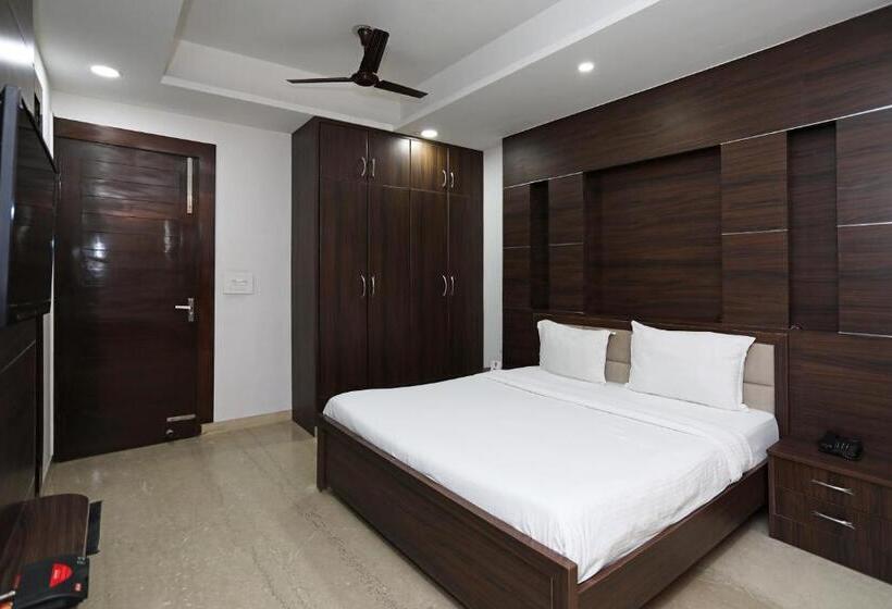 اتاق کلاسیک سه تخته, Oyo Hotel Raj Palace
