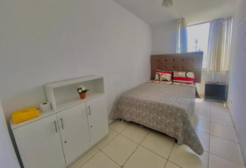 اتاق اکونومی, Residencia Monterrico