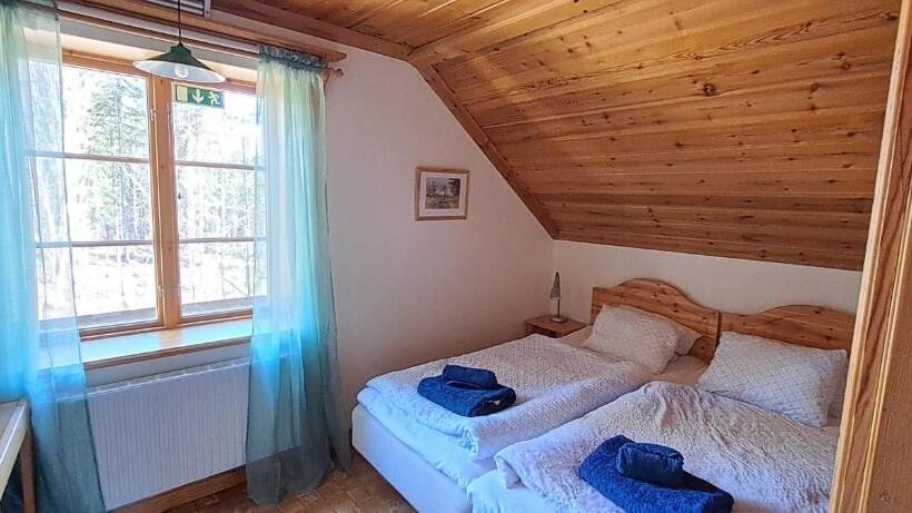 Семейный Номер, Skålsjögården Timber Lodge