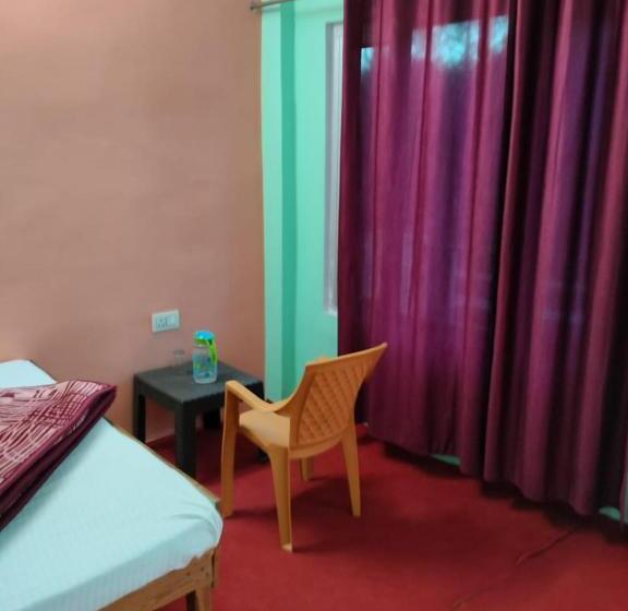 디럭스 패밀리 룸, Shri Narayan Tourist Lodge & Chandica