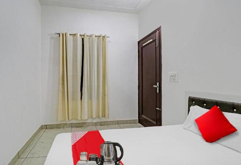 اتاق کلاسیک سه تخته, Oyo Flagship Hotel Royal Inn