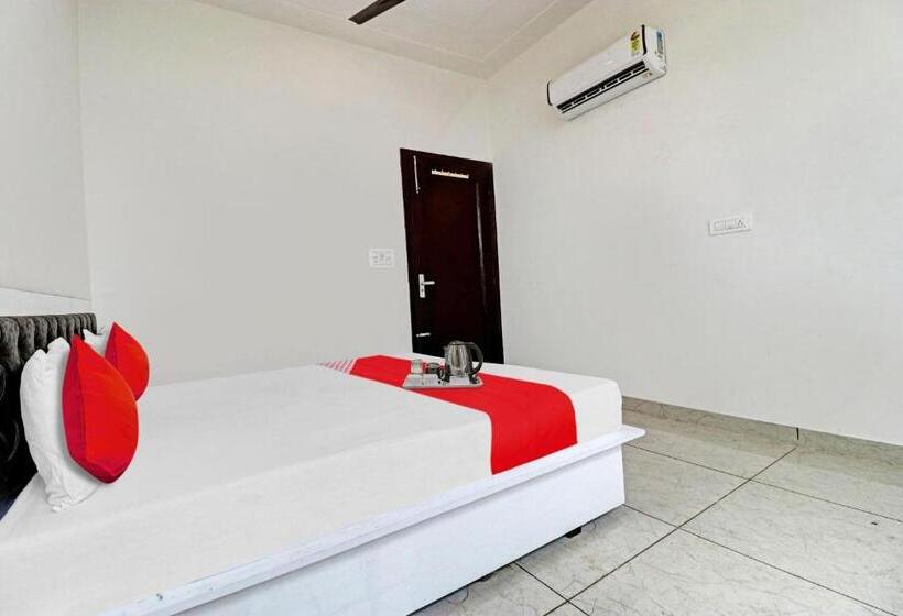 اتاق کلاسیک سه تخته, Oyo Flagship Hotel Royal Inn