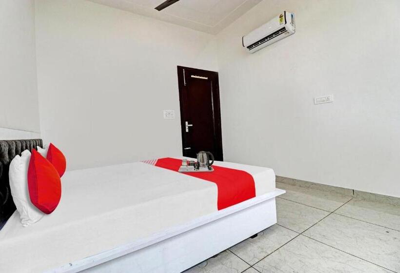 اتاق کلاسیک سه تخته, Oyo Flagship Hotel Royal Inn