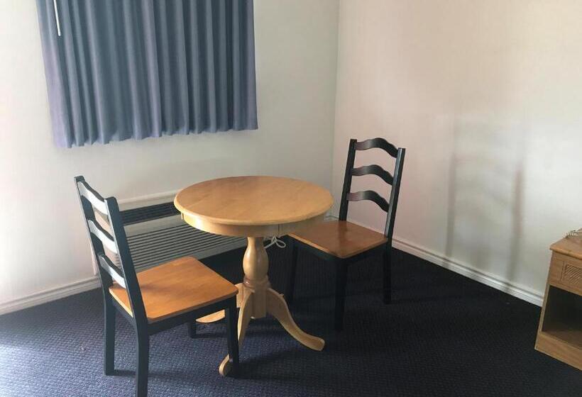 חדר סטנדרט עם מיטת קינג, Luxury Inn
