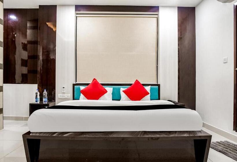 اتاق لوکس, Capital O Hotel Komal Palace