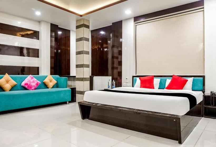 اتاق لوکس, Capital O Hotel Komal Palace