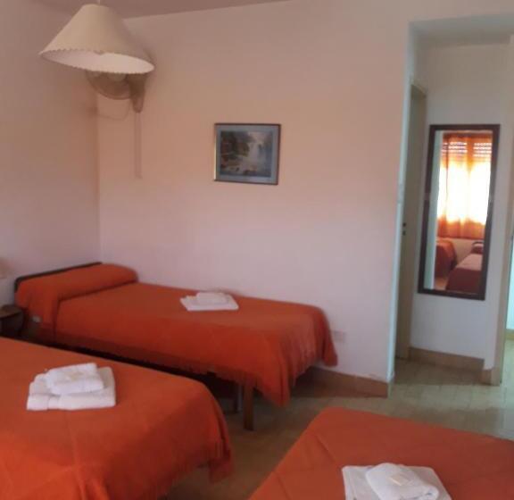 חדר סטנדרט לארבעה, Arenas Y Apartamentos