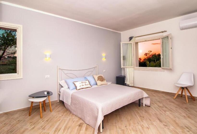 اتاق لوکس با چشم‌انداز دریا, Luca S Rooms
