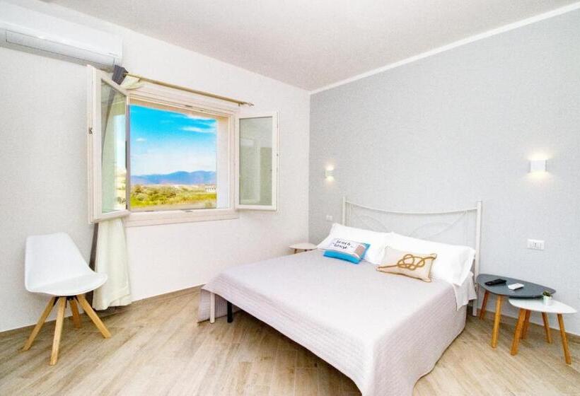 اتاق لوکس با چشم‌انداز دریا, Luca S Rooms