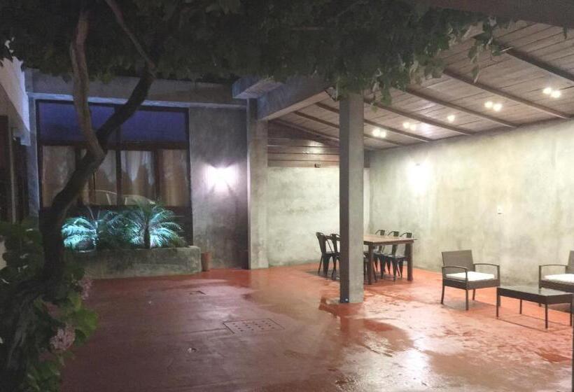اتاق سوپریور سه تخته, Colonial