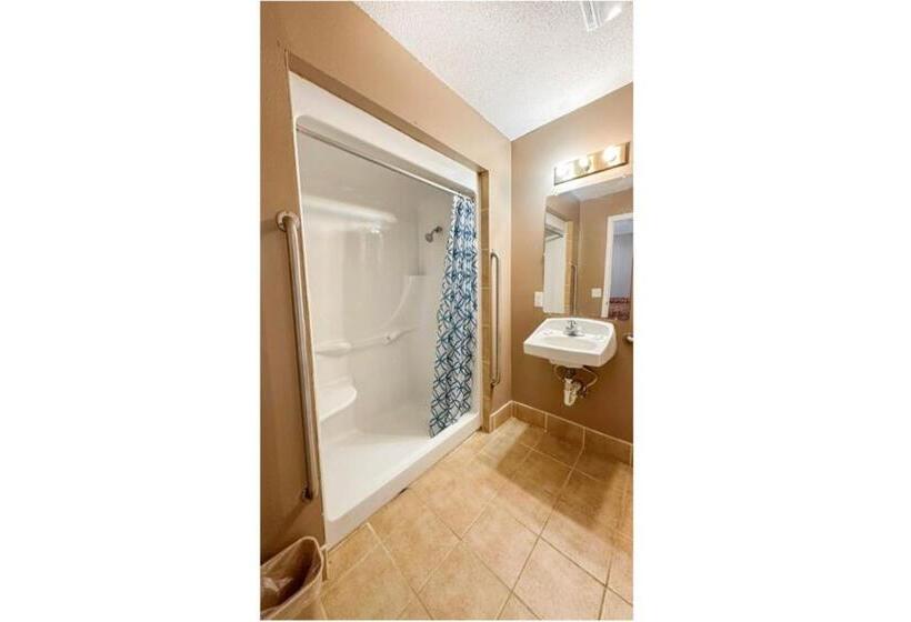 Номер Стандарт Адаптированный для Инвалидов, Sparta Seven Motel By Oyo Near Milledgeville