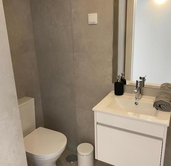 Standard room with outdoor bath, Carcavelos Beach Walking Distance Room