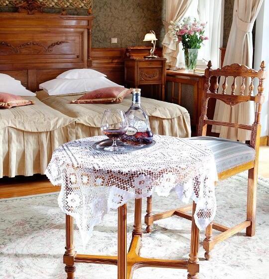 غرفة قياسية, Pałac Czarny Las