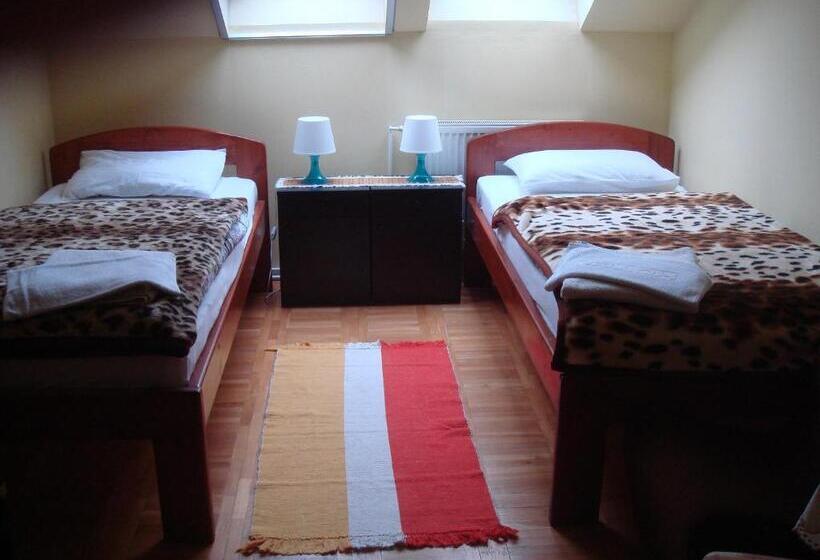 Семейный Номер, Róza Hotel és Apartmanház