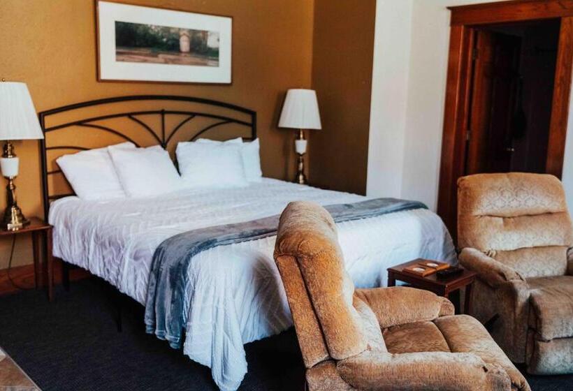 Студия Deluxe, Town Hall Inn