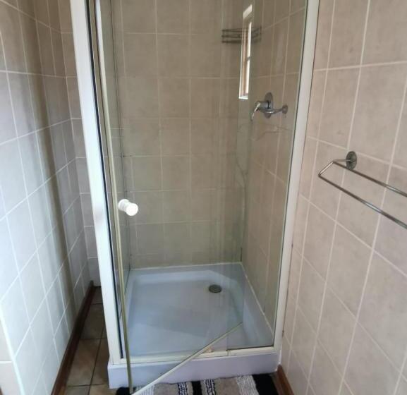 اتاق استاندارد, Robs Place