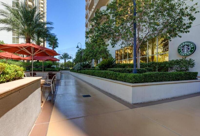 استودیو خانوادگی, Elite Studio Mgm Signature Balcony Strip View