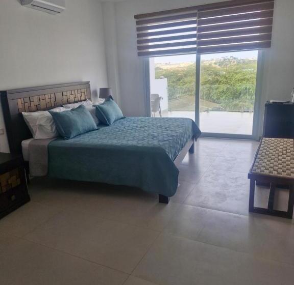 اتاق لوکس با بالکن و چشم‌انداز دریا, Casa Lobster Bay